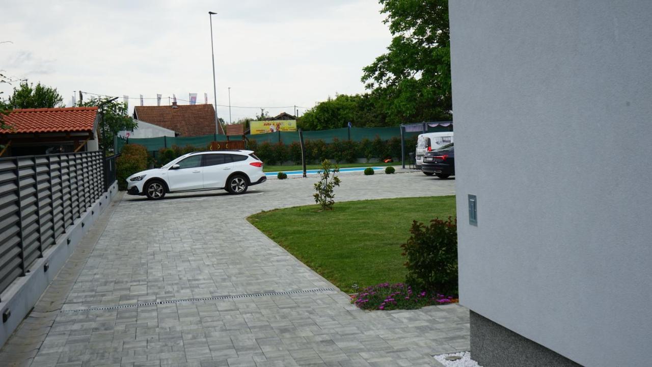 Roomsb Slavonski Brod Exterior photo